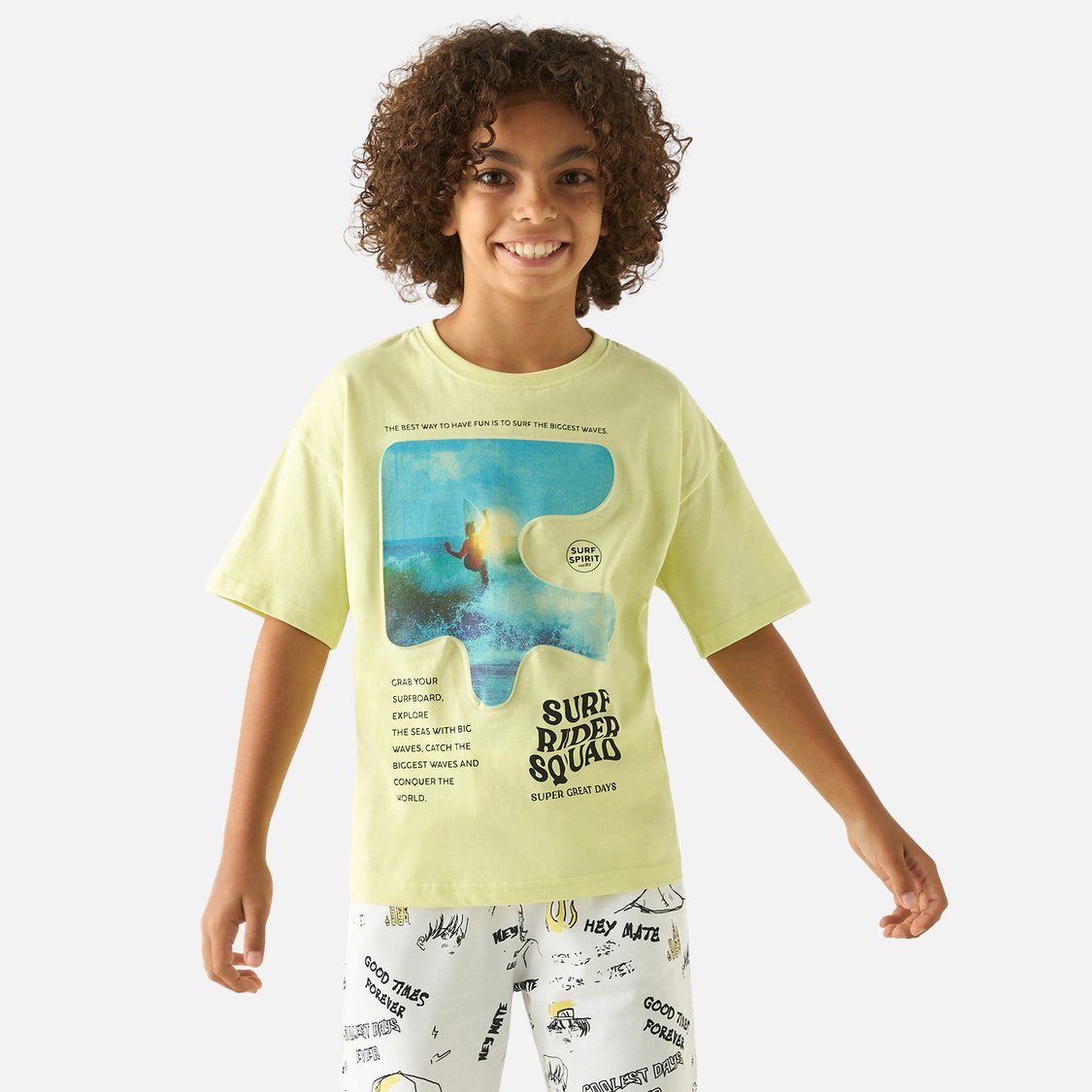 Juniors Graphic Print T-shirt with Short Sleeves and Crew Neck