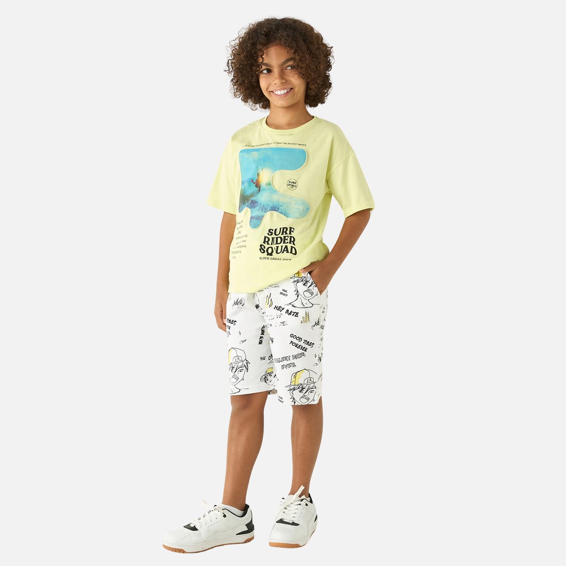 Juniors Graphic Print T-shirt with Short Sleeves and Crew Neck