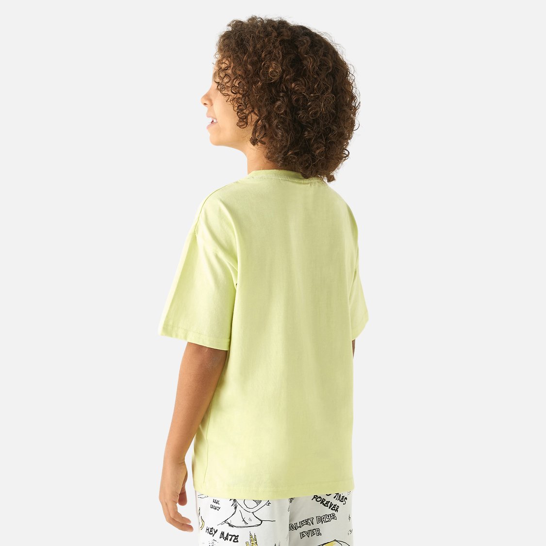 Juniors Graphic Print T-shirt with Short Sleeves and Crew Neck