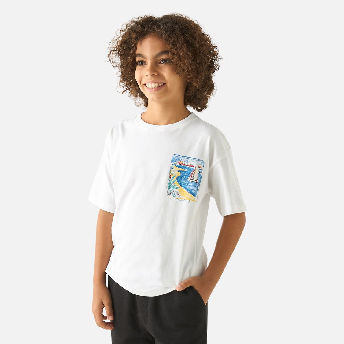 Juniors Graphic Print T-shirt with Short Sleeves and Crew Neck