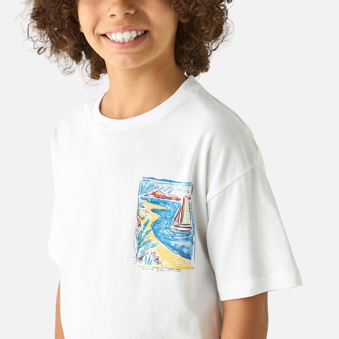 Juniors Graphic Print T-shirt with Short Sleeves and Crew Neck