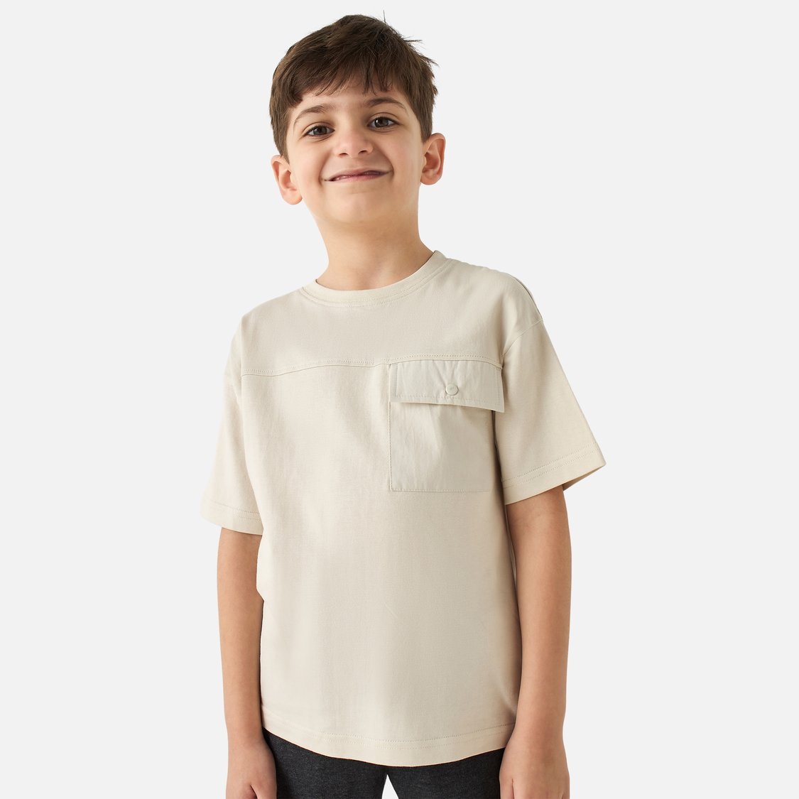Juniors Solid T-shirt with Front Pocket and Short Sleeves