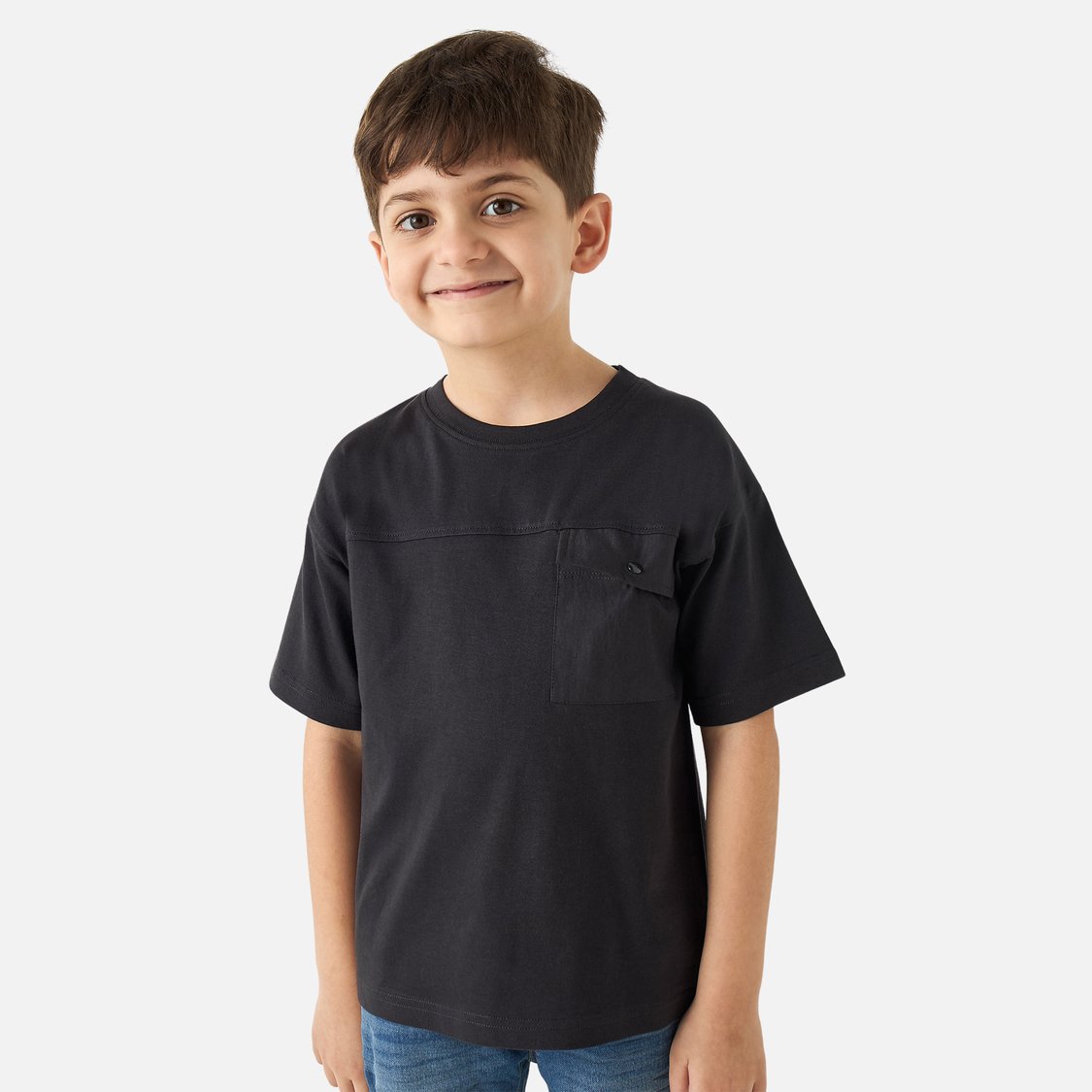 Juniors Solid T-shirt with Front Pocket and Short Sleeves