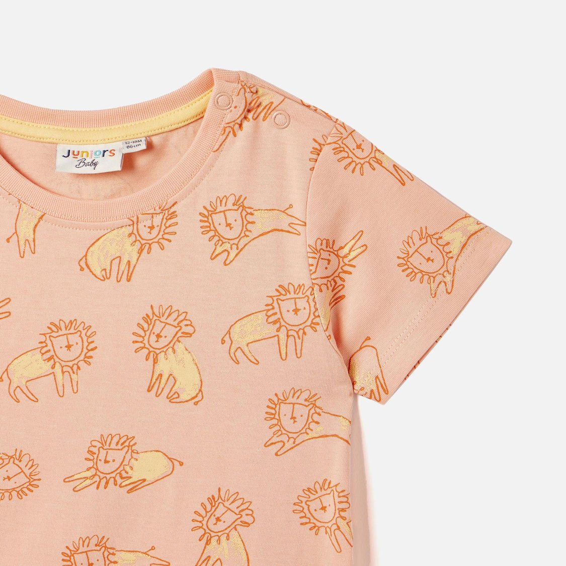 Juniors All-Over Lion Print Crew Neck T-shirt with Short Sleeves