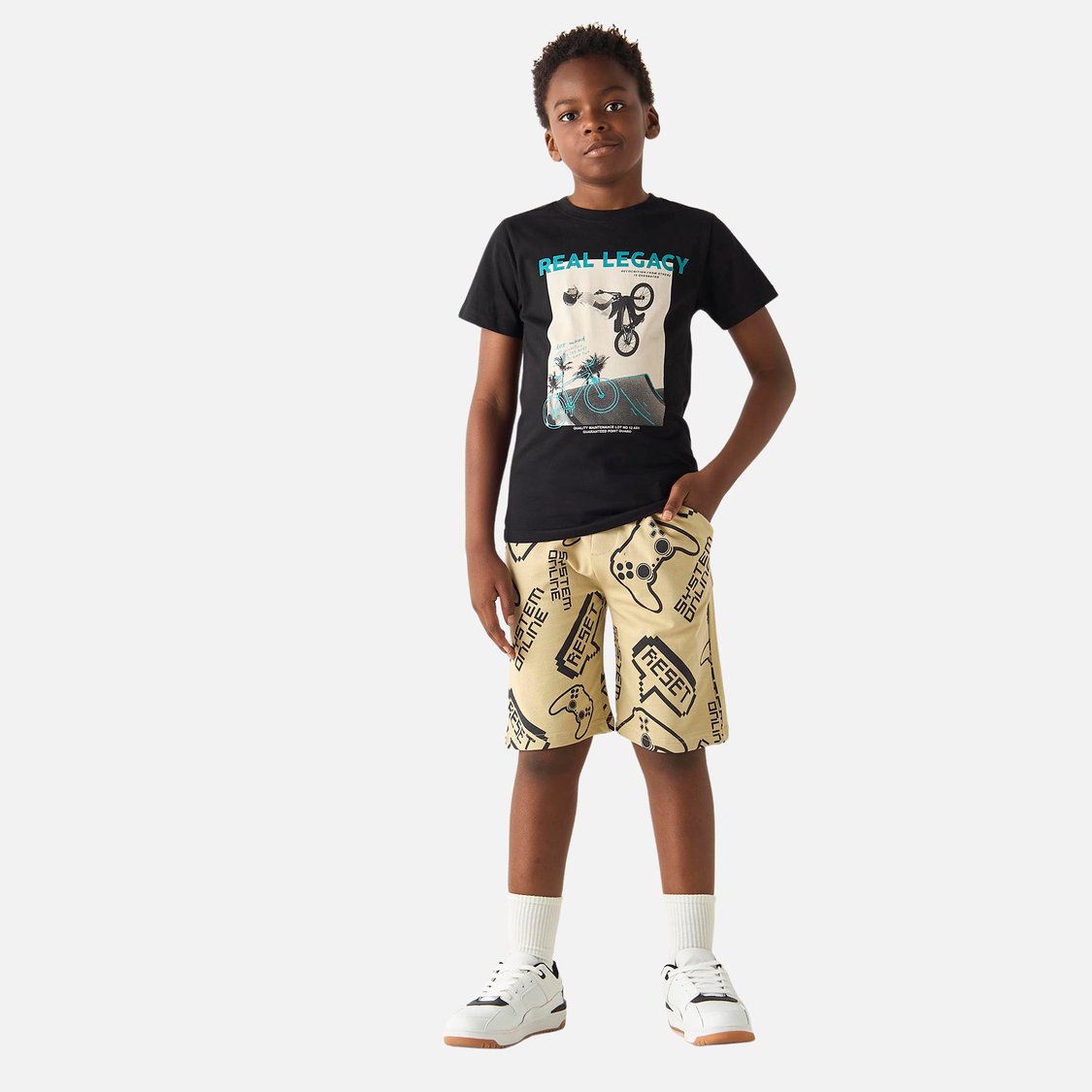 Juniors Graphic Print T-shirt with Crew Neck and Short Sleeves