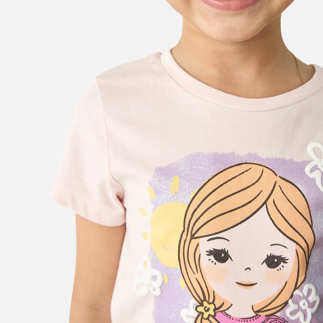 Juniors Graphic Print T-shirt with Short Sleeves and Crew Neck