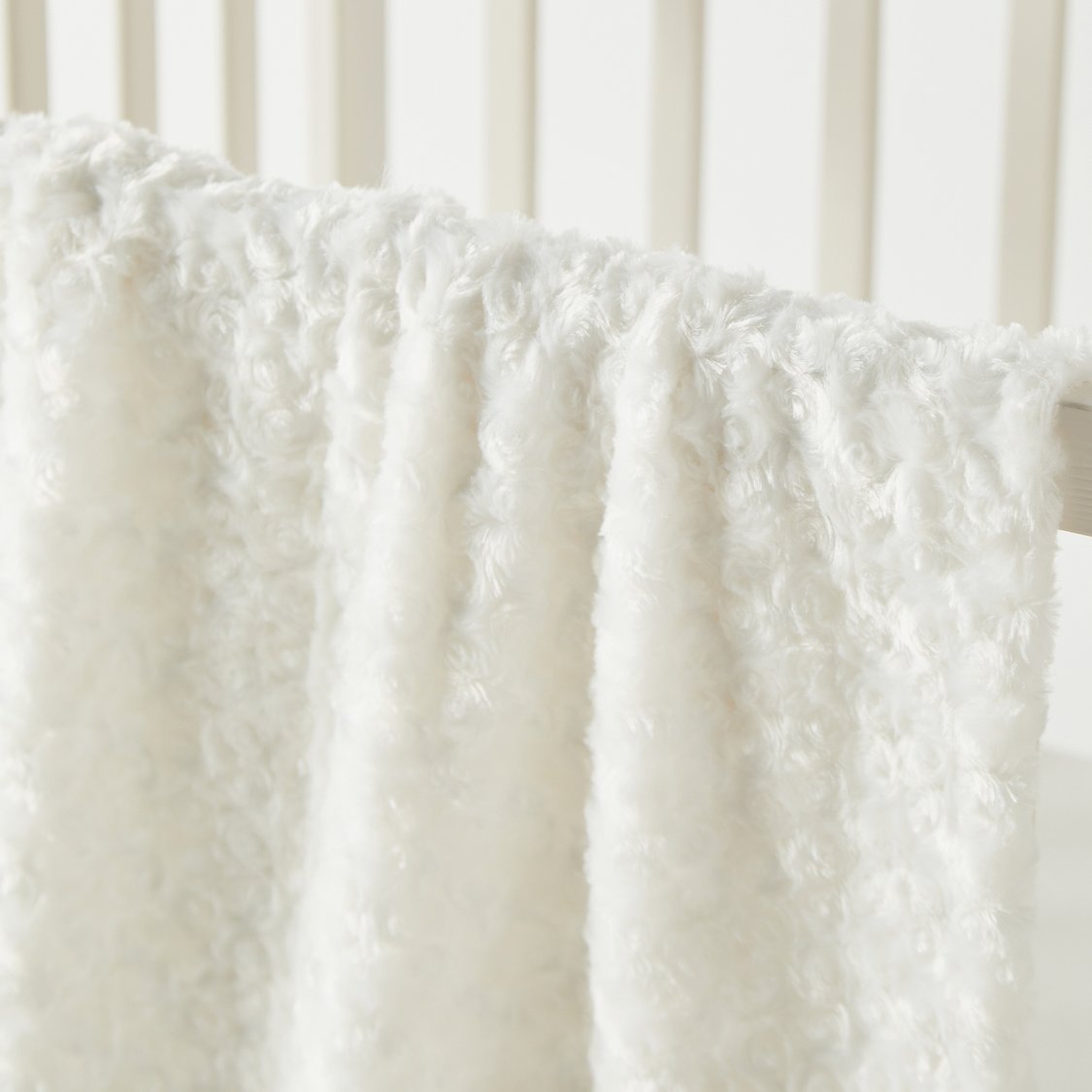 Juniors Swirl Textured Blanket - 76x76 cm
