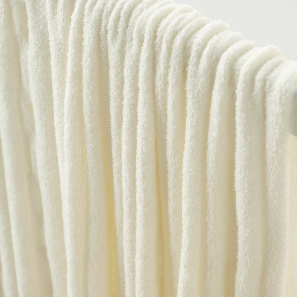 Giggles Cable Knitted Throw - 80x100cm