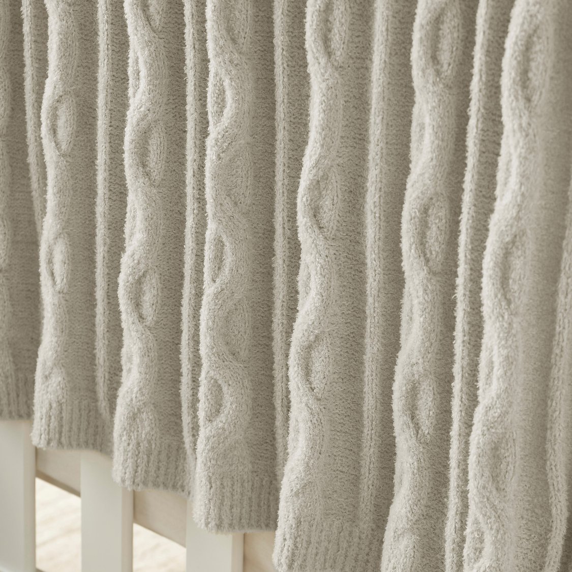 Giggles Cable Knitted Throw - 80x100 cm