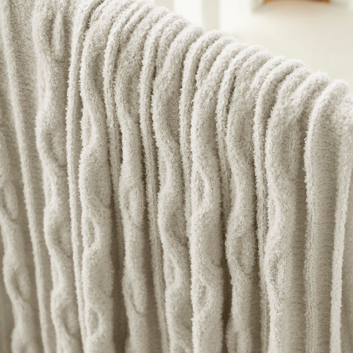 Giggles Cable Knitted Throw - 80x100 cm