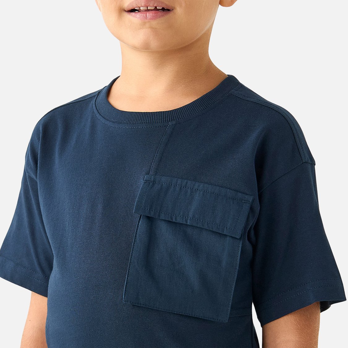 Juniors Solid Crew Neck T-shirt with Chest Pocket and Short Sleeves