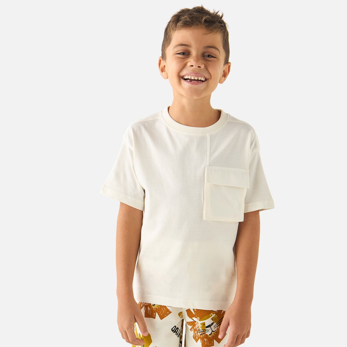 Juniors Solid Crew Neck T-shirt with Short Sleeves and Pocket