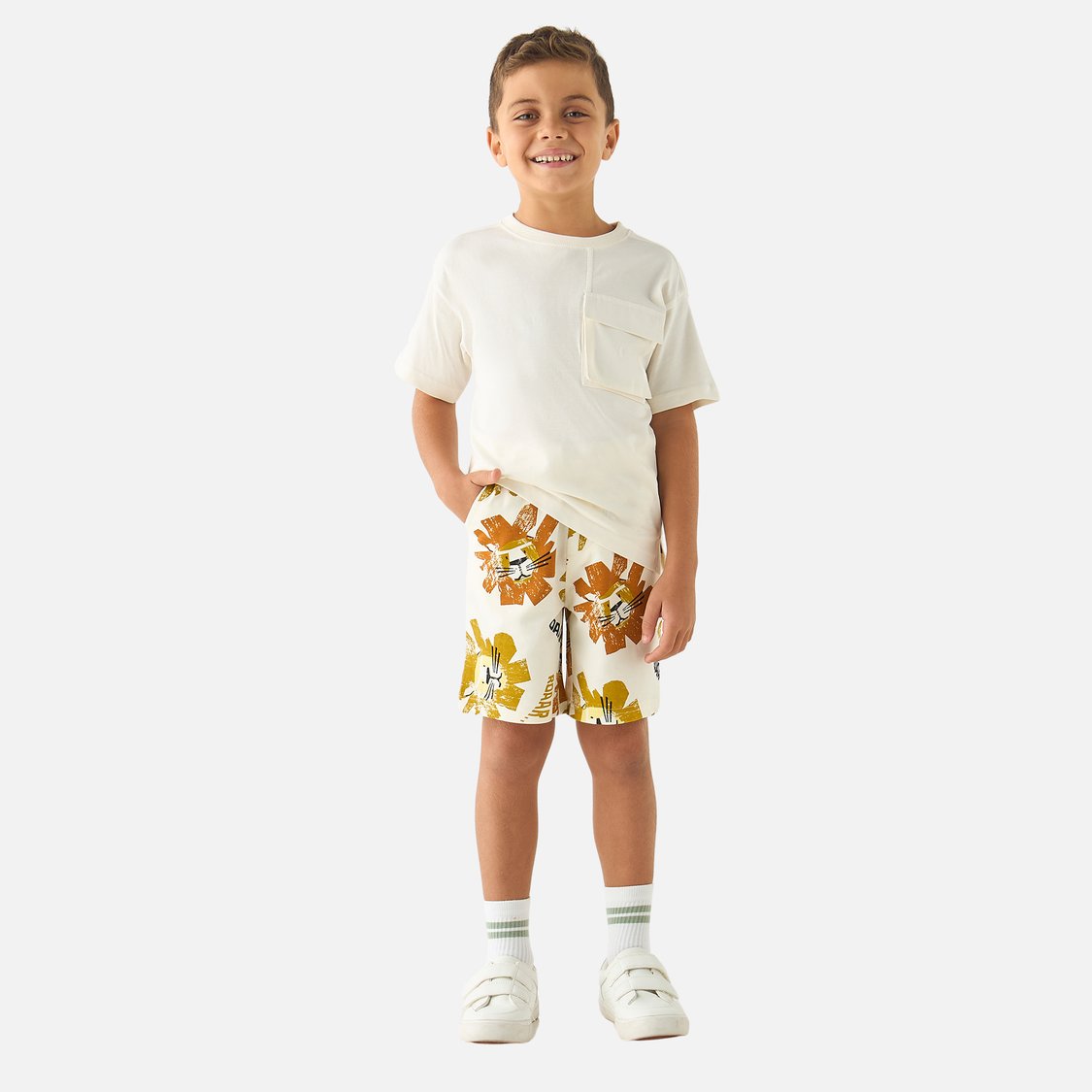 Juniors Solid Crew Neck T-shirt with Short Sleeves and Pocket