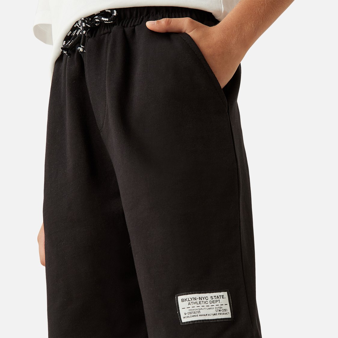 Juniors Applique Detail Shorts with Drawstring Closure and Pockets