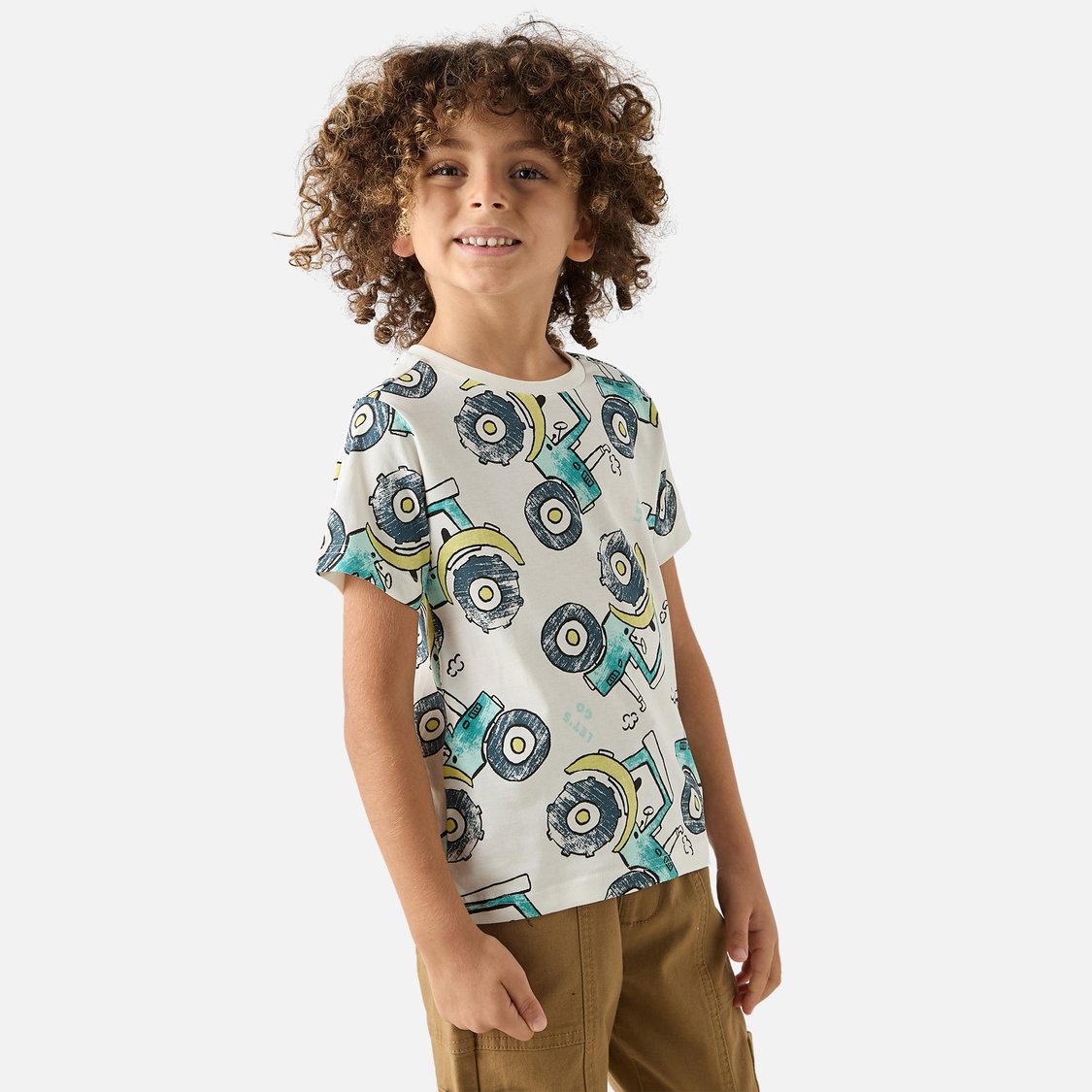 Juniors All-Over Tractor Print T-shirt with Short Sleeves and Crew Neck