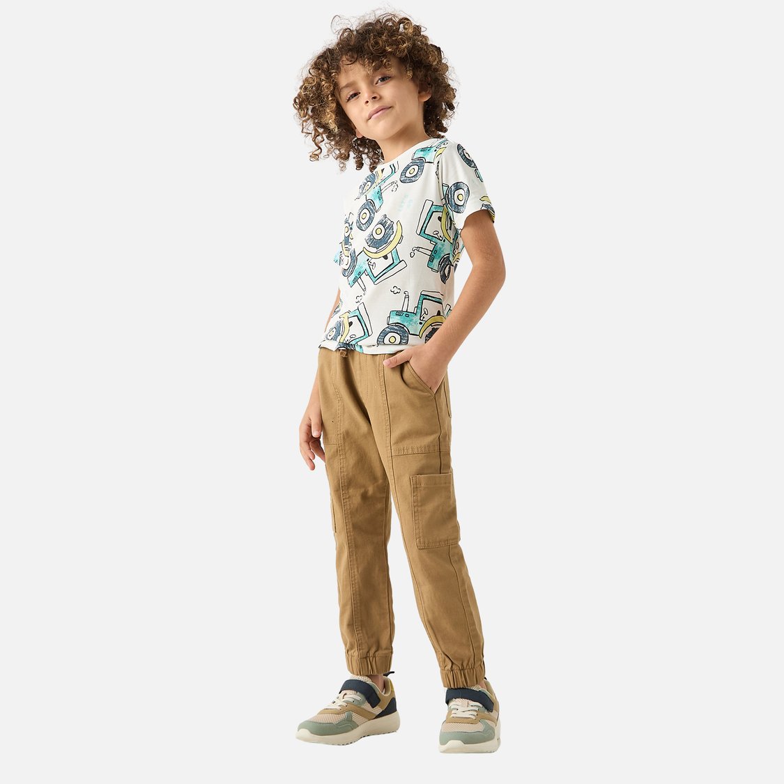 Juniors All-Over Tractor Print T-shirt with Short Sleeves and Crew Neck
