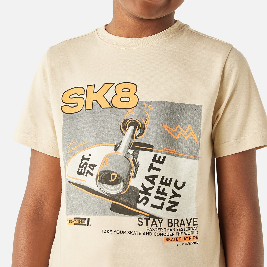 Juniors Graphic Print T-shirt with Short Sleeves
