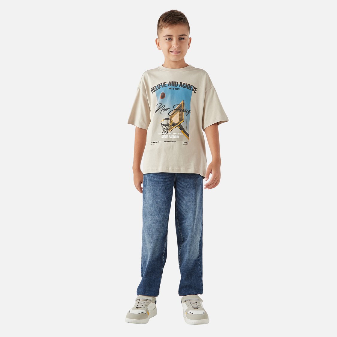 Juniors Graphic Print T-shirt with Short Sleeves and Crew Neck