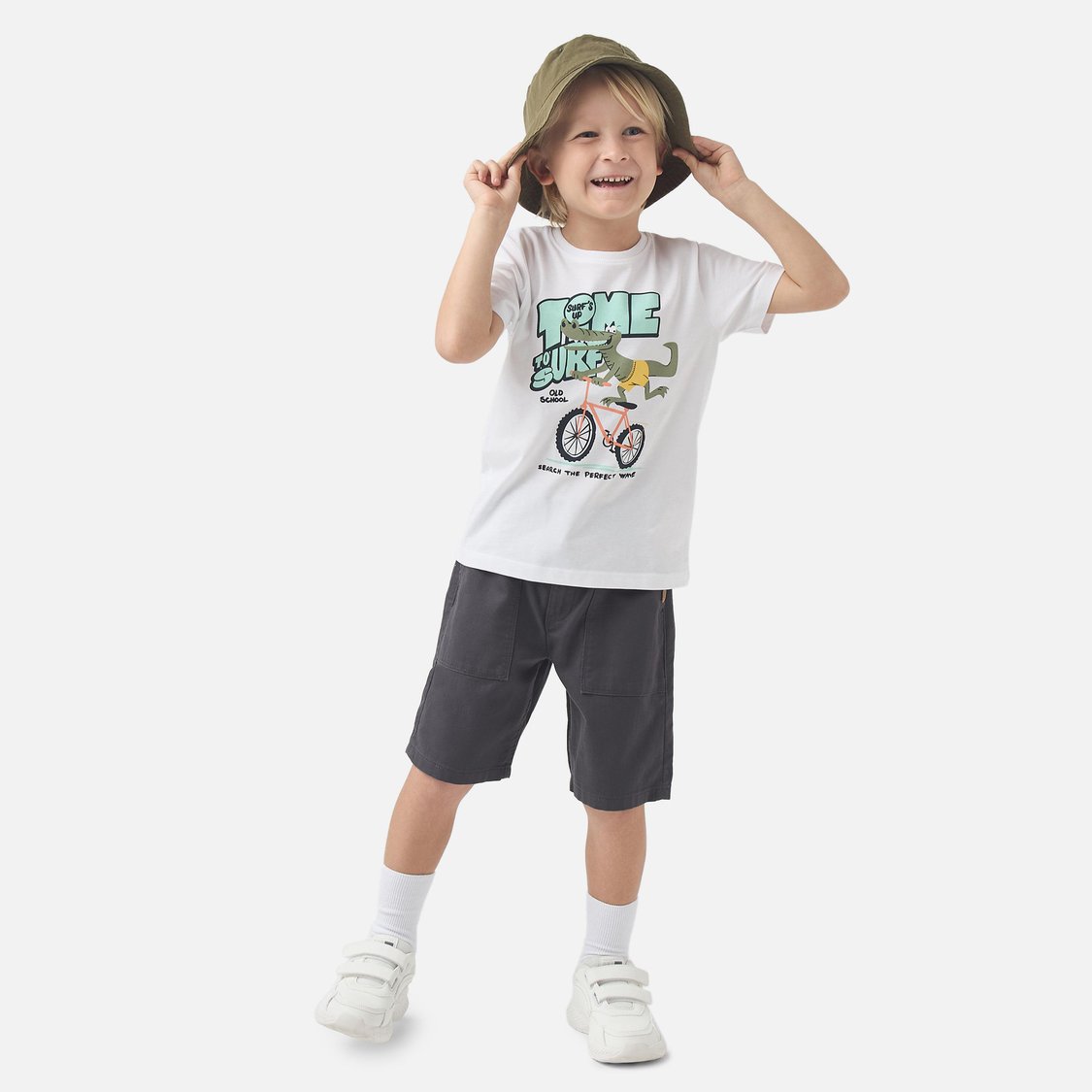 Juniors Solid Shorts with Button Closure and Pockets