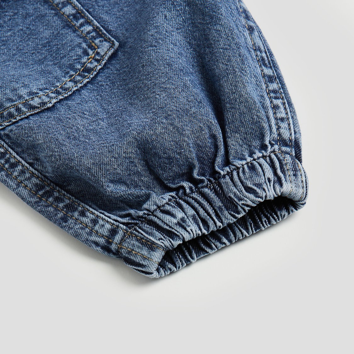 Juniors Washed Mid-Rise Jogger Jeans