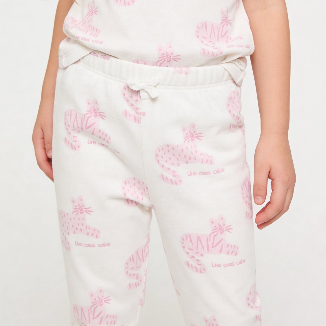 Juniors Animal Print T-shirt and Joggers Set