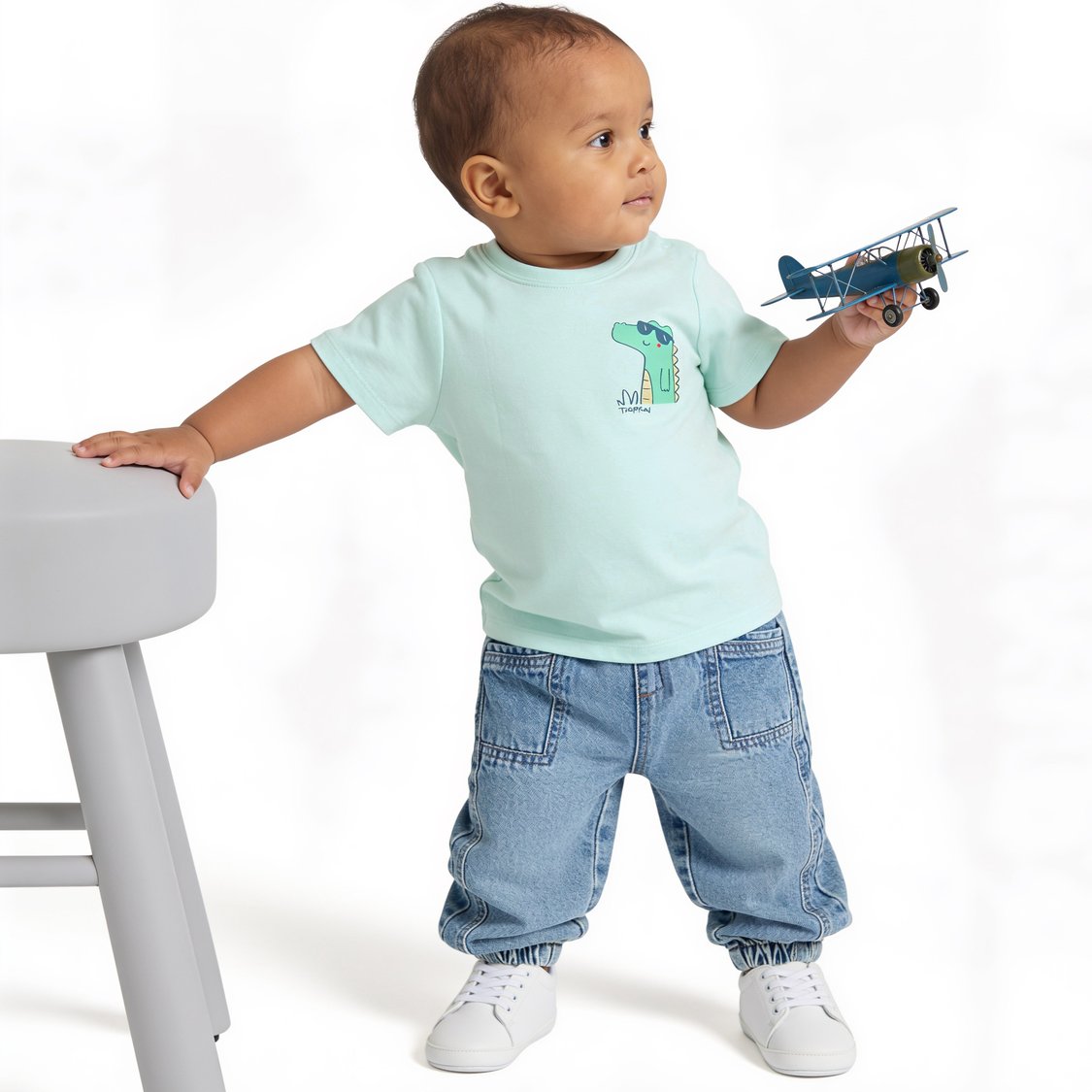 Juniors Graphic Print T-shirt