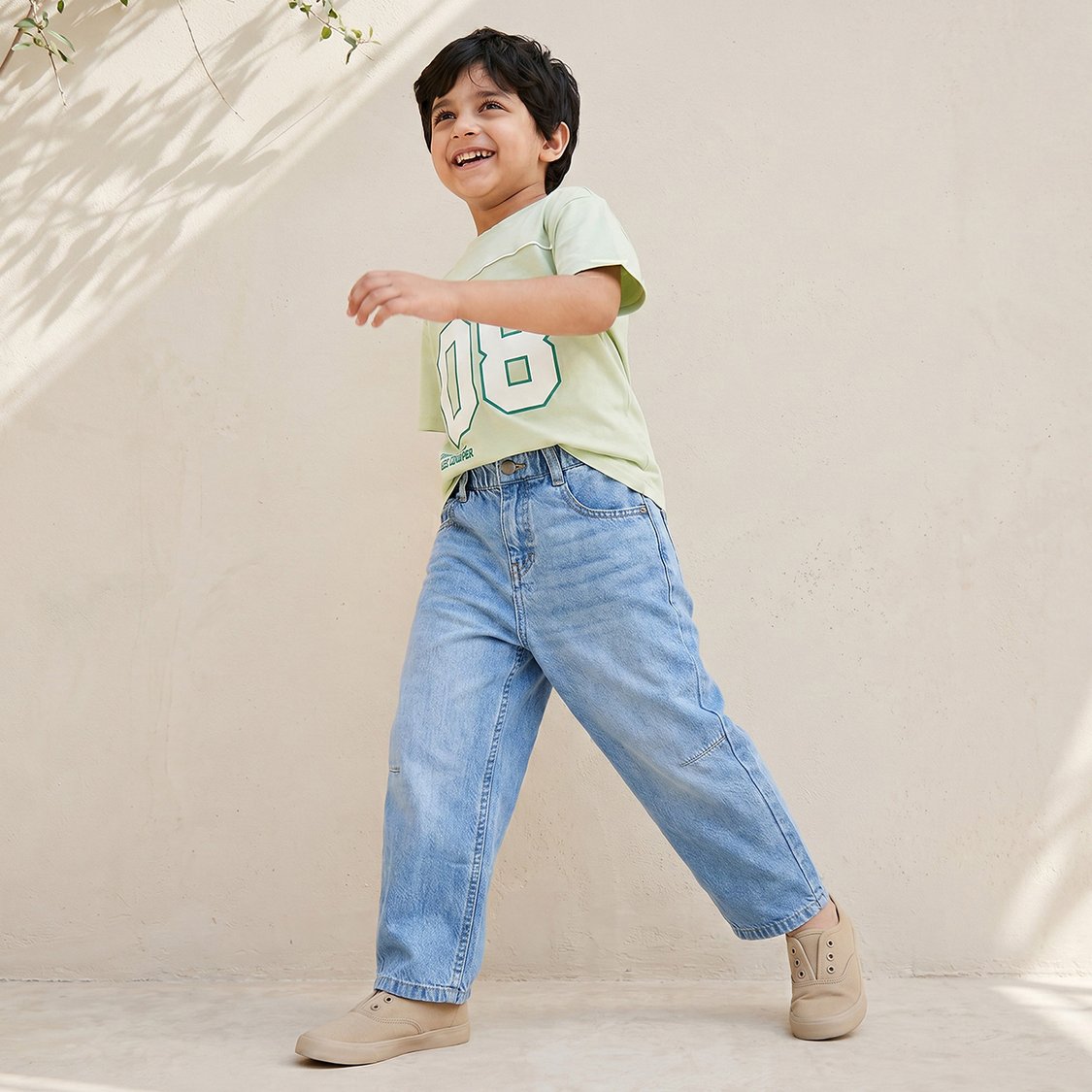 Juniors Washed Balloon Fit Jeans