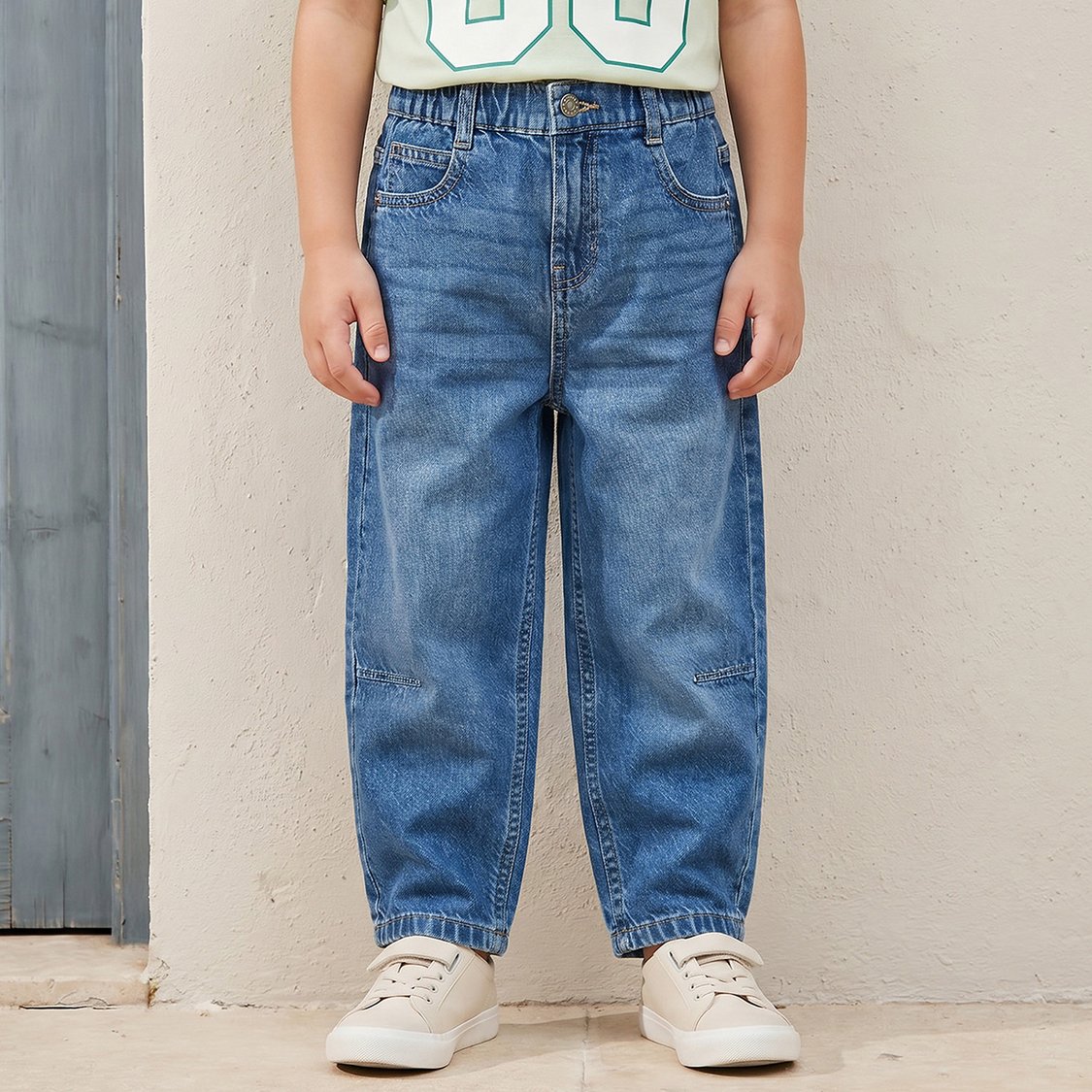 Juniors Washed Balloon Fit Jeans