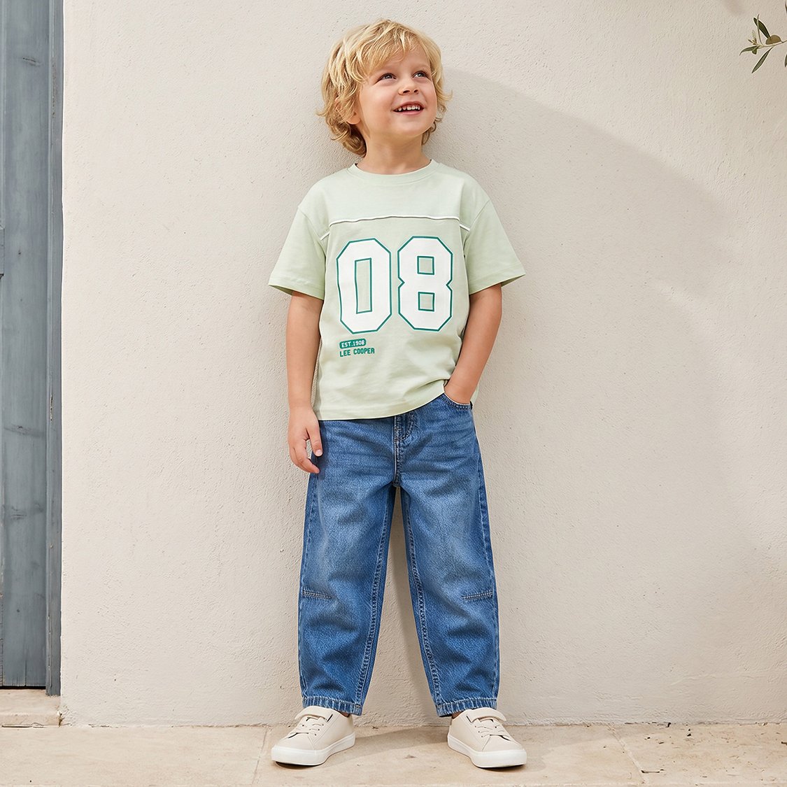 Juniors Washed Balloon Fit Jeans