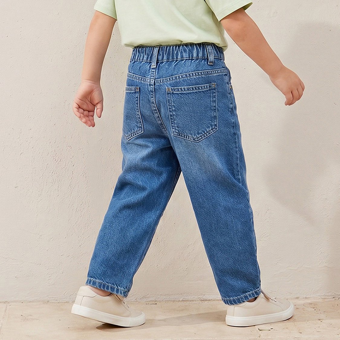 Juniors Washed Balloon Fit Jeans