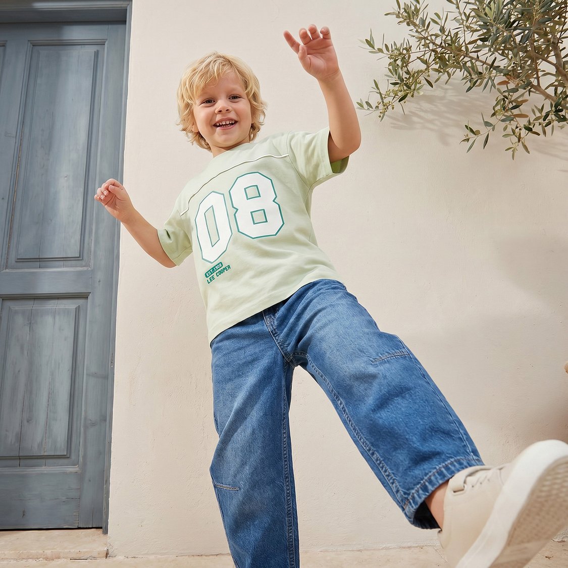 Juniors Washed Balloon Fit Jeans