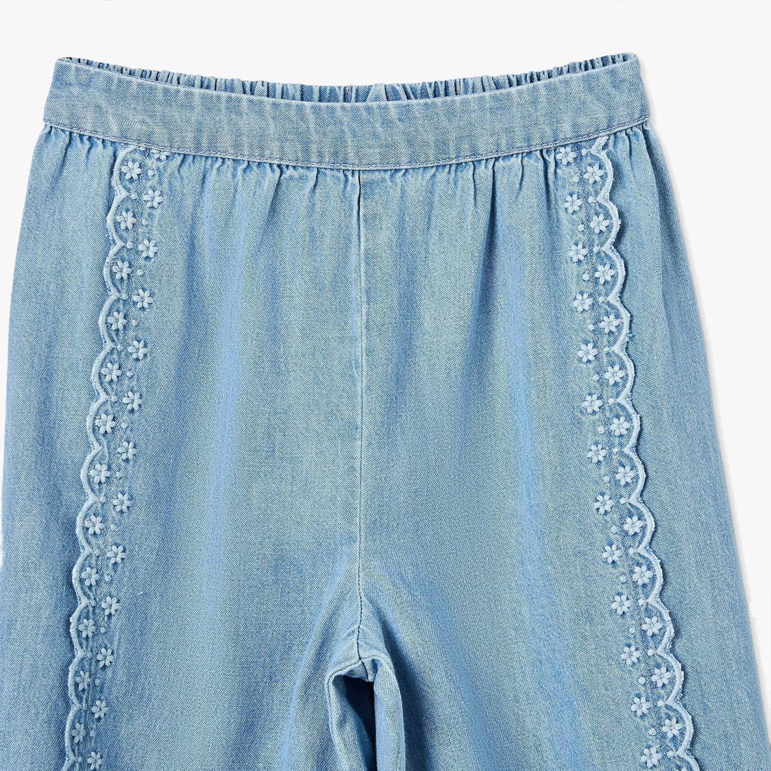 Juniors Floral Embroidered Jogger Jeans