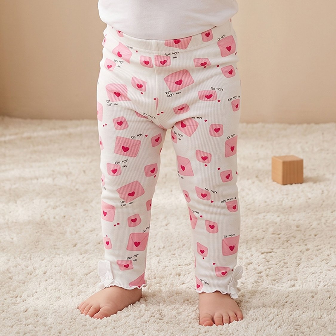 Juniors Heart Print Leggings