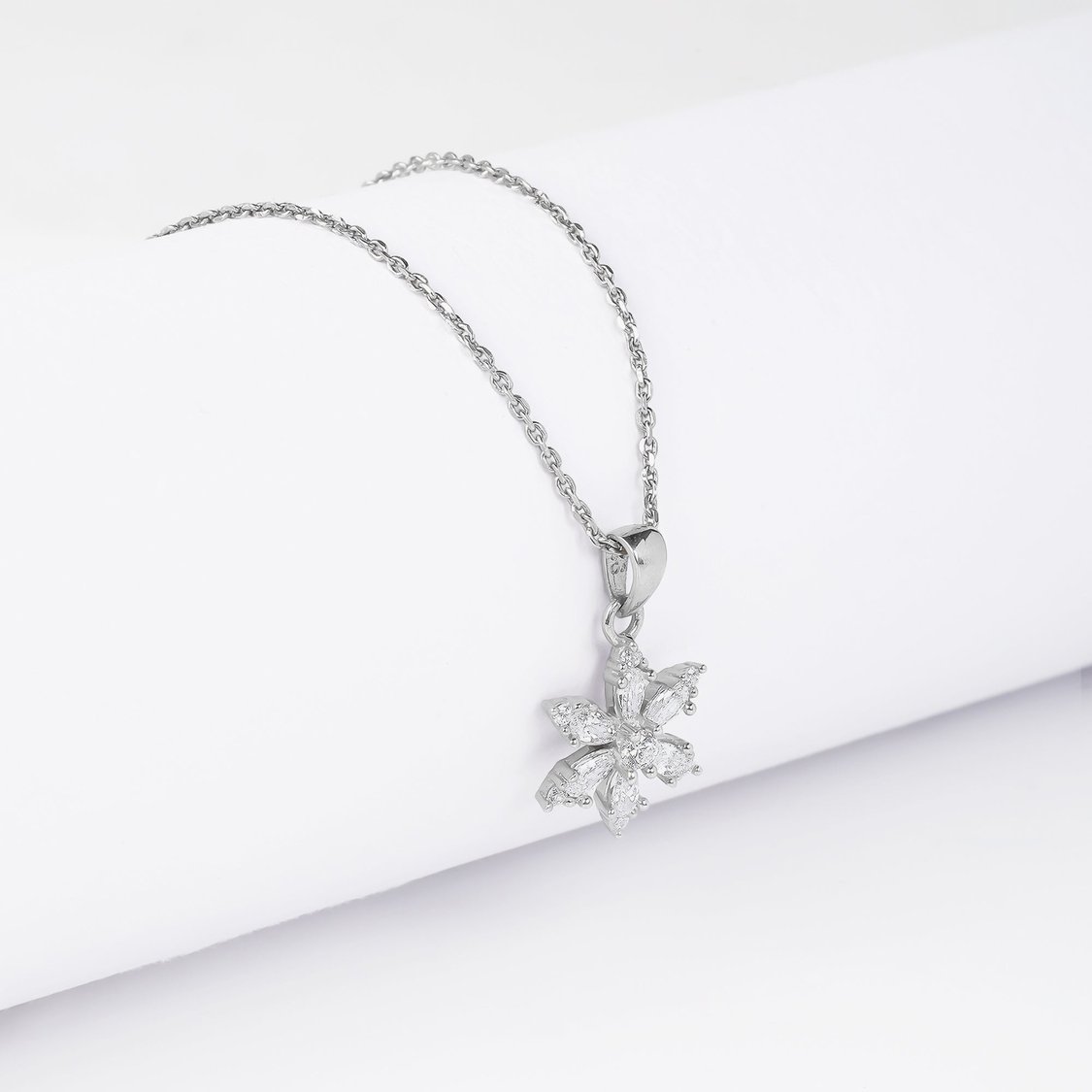 Buy GIVA Sterling Silver Flowery Snowflake Pendant with Link Chain