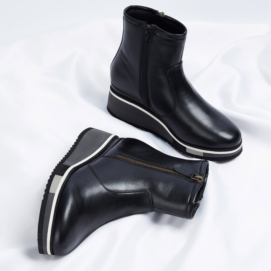 ALLEN SOLLY Solid Platformed Boots