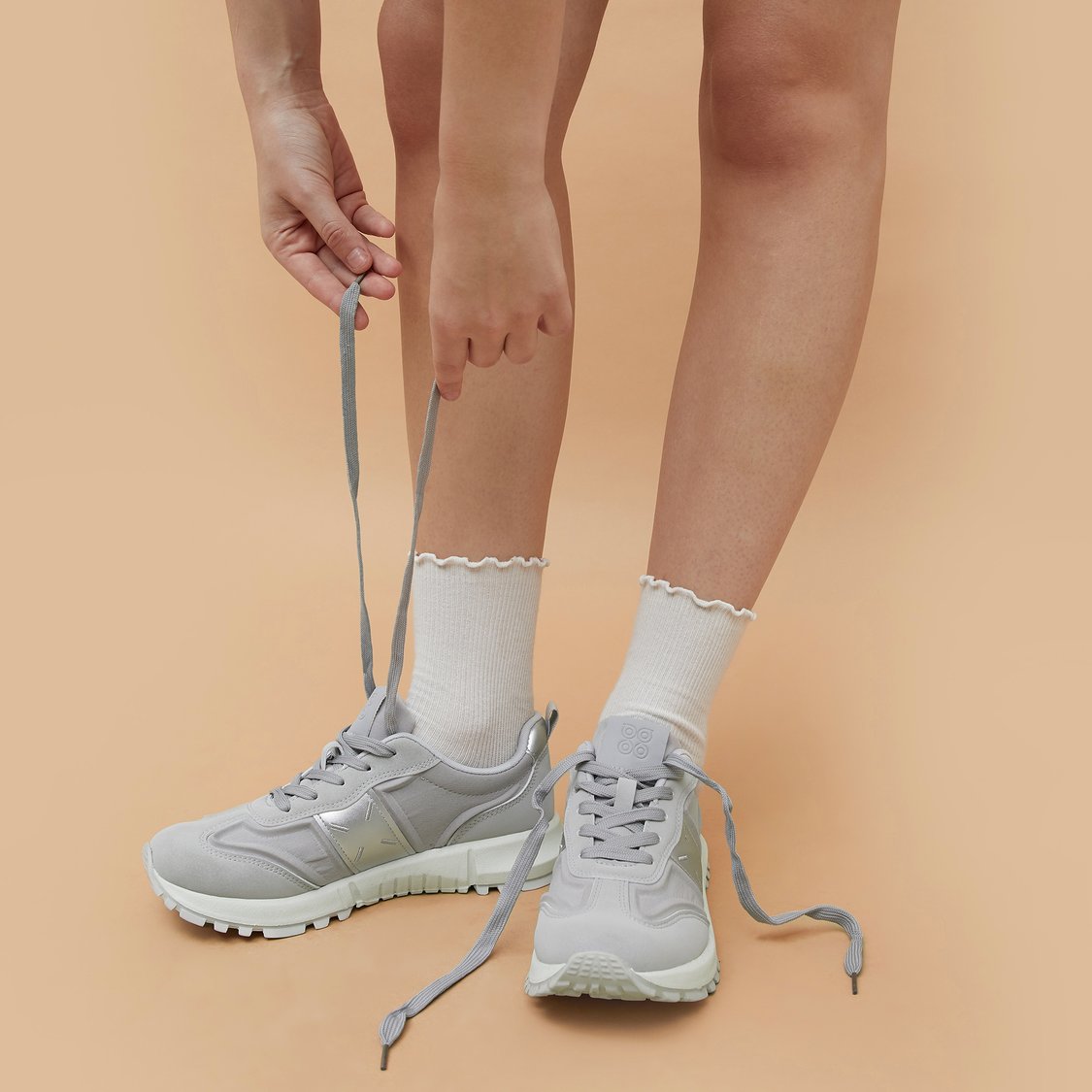 GINGER Colourblocked Lace-Up Sneakers