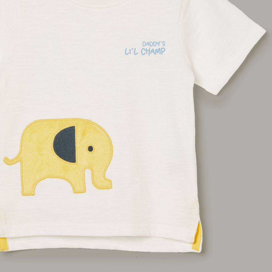 JUNIORS Applique T-shirt with Cargo Shorts
