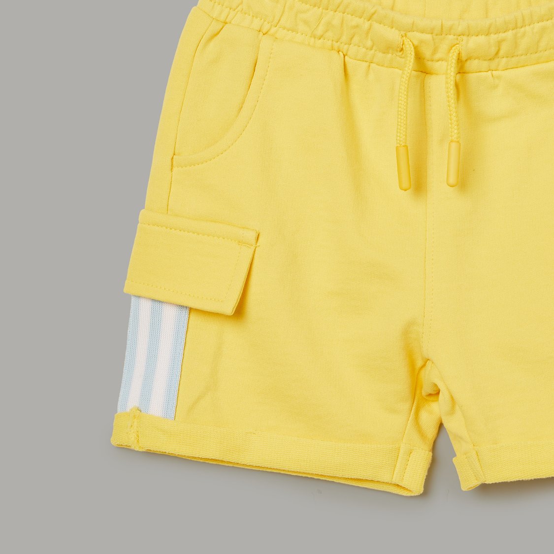 JUNIORS Applique T-shirt with Cargo Shorts