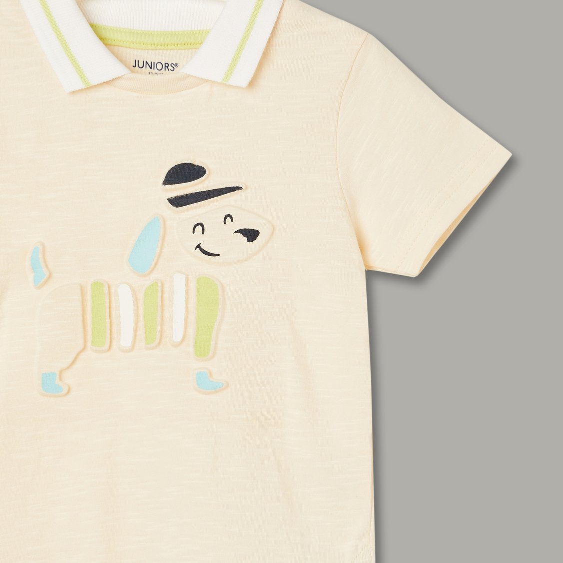 JUNIORS Embossed T-shirt