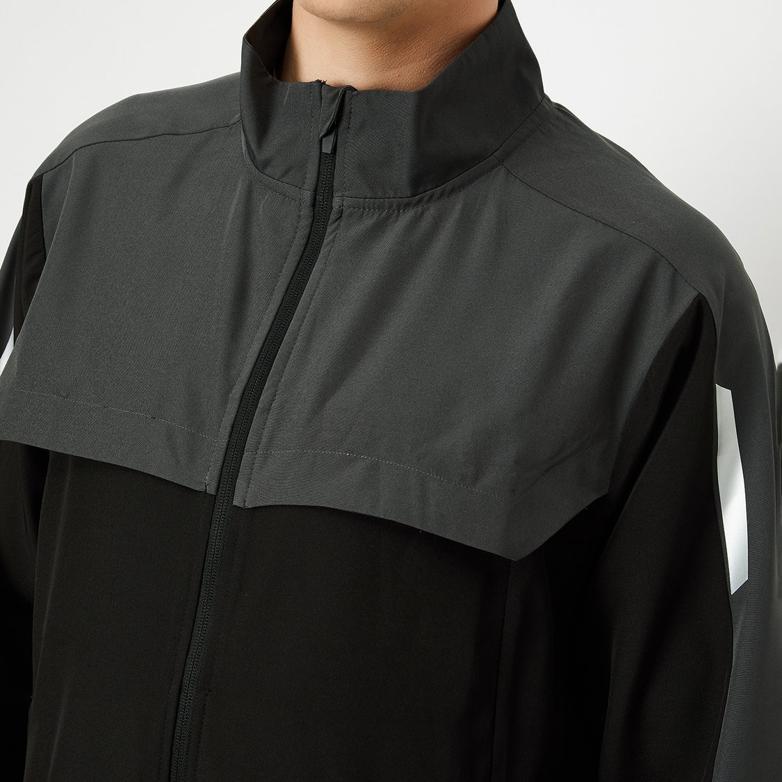 Men Colourblocked Lightweight Active Jacket