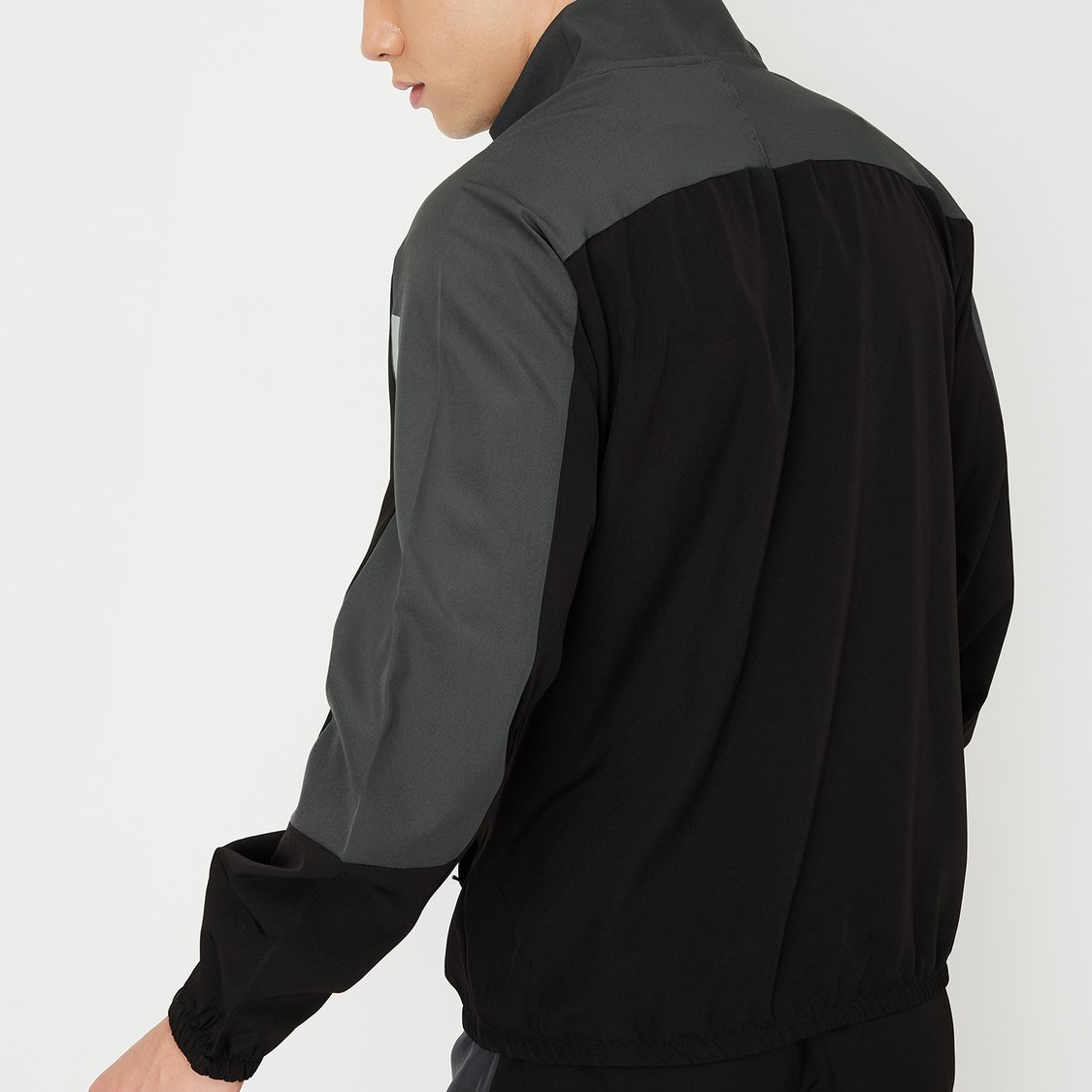 Men Colourblocked Lightweight Active Jacket