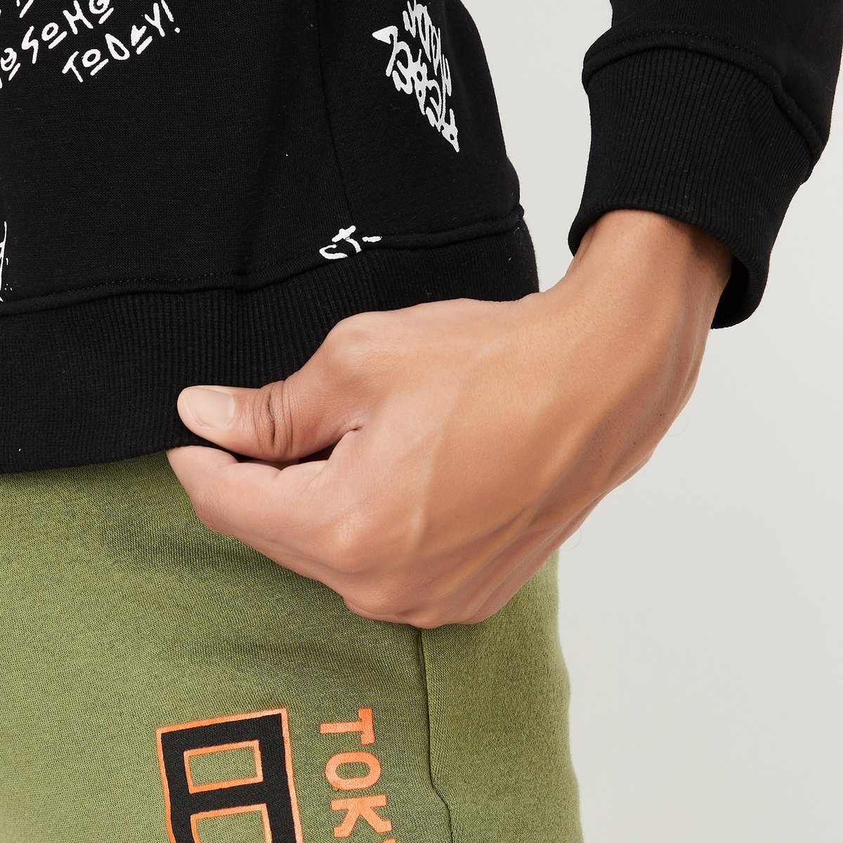 メンズウェア BOGEYBOYS APPLE SEASON PULLOVER FLEECE L Buy Boys All-Over Printed Sweatshirt Online at just Rs. 699.0