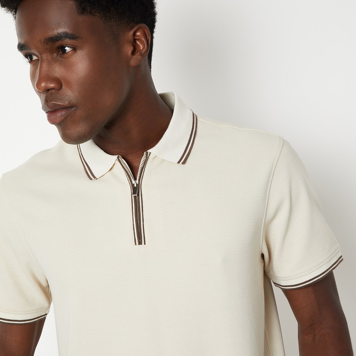 1000015573776-White-WHITE-