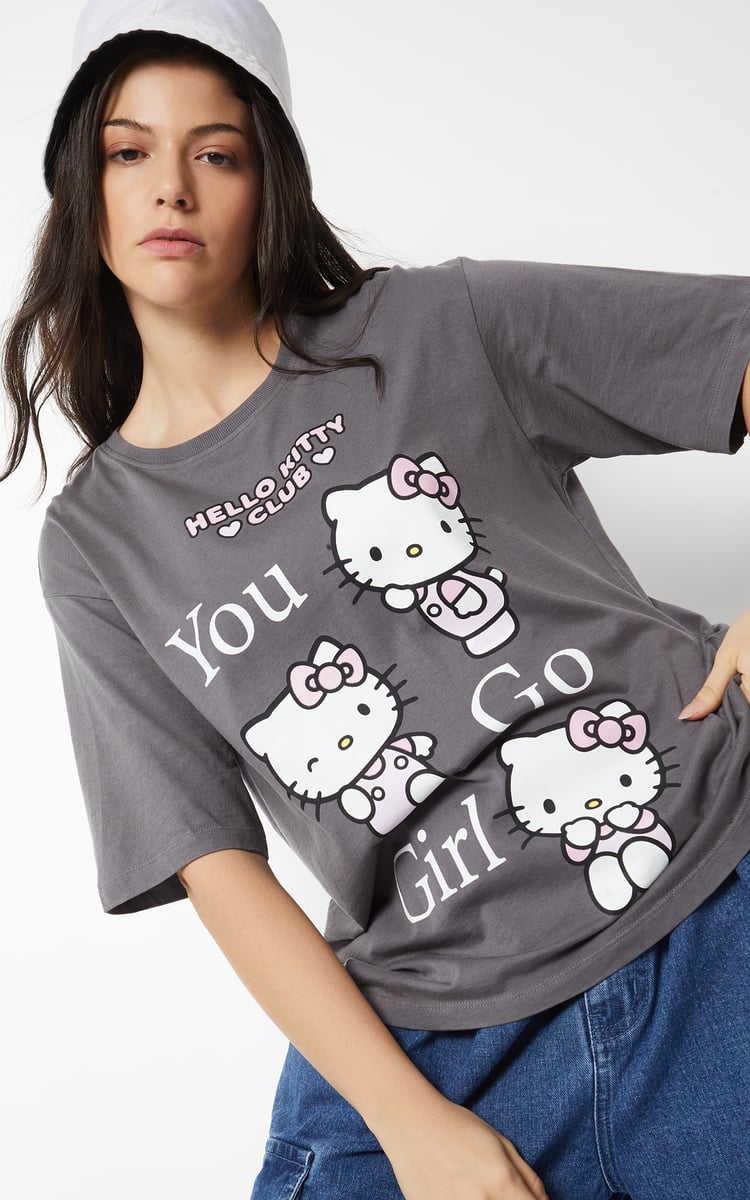 Hello Kitty ルーズフィットTシャツ Buy URB_N Women Hello Kitty Oversized T-shirt Online at just Rs