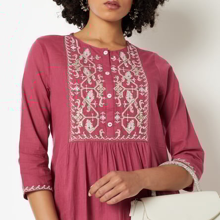 Women Embroidered Straight Kurta