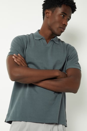 Buy Men Solid Regular Fit Johnny Collar T-shirt Online at just Rs