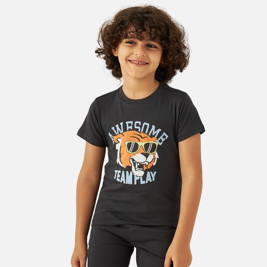 Juniors Graphic Print T-shirt with Crew Neck and Short Sleeves