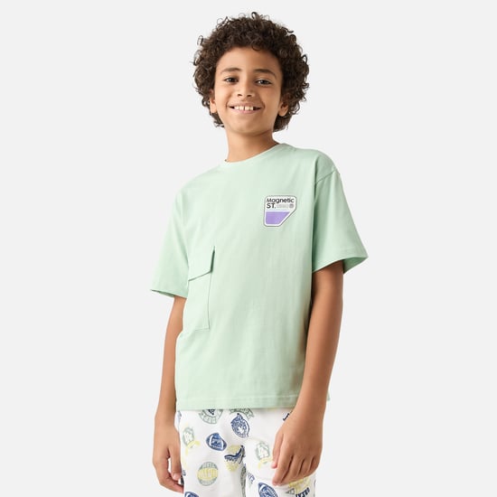 Juniors Graphic Print T-shirt with Short Sleeves and Front Pocket