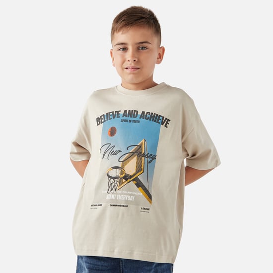 Juniors Graphic Print T-shirt with Short Sleeves and Crew Neck