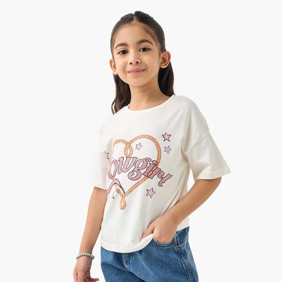 Juniors Graphic Print T-shirt with Drop Shoulder Sleeves and Crew Neck
